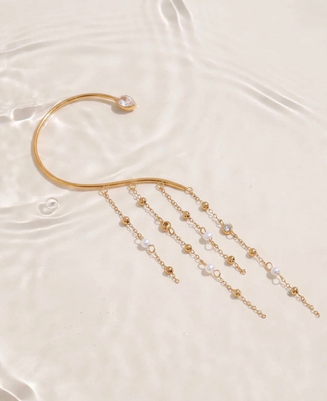 Magestic Pearls Ear Chain Hook